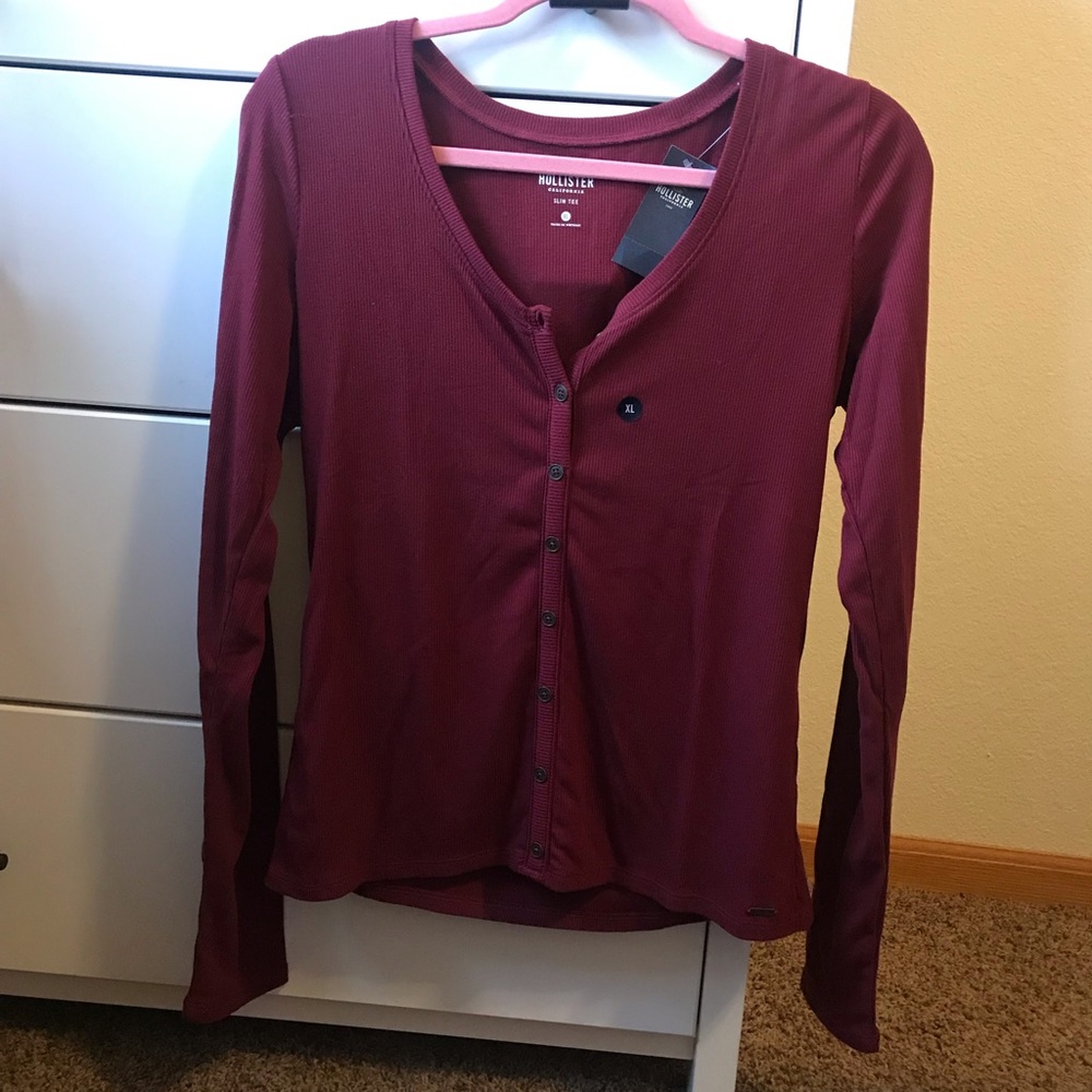 Hollister Slimming Tee